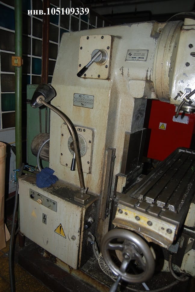 Вертикально-фрезерный станок 6Р11 1981 г.в. — фото 2