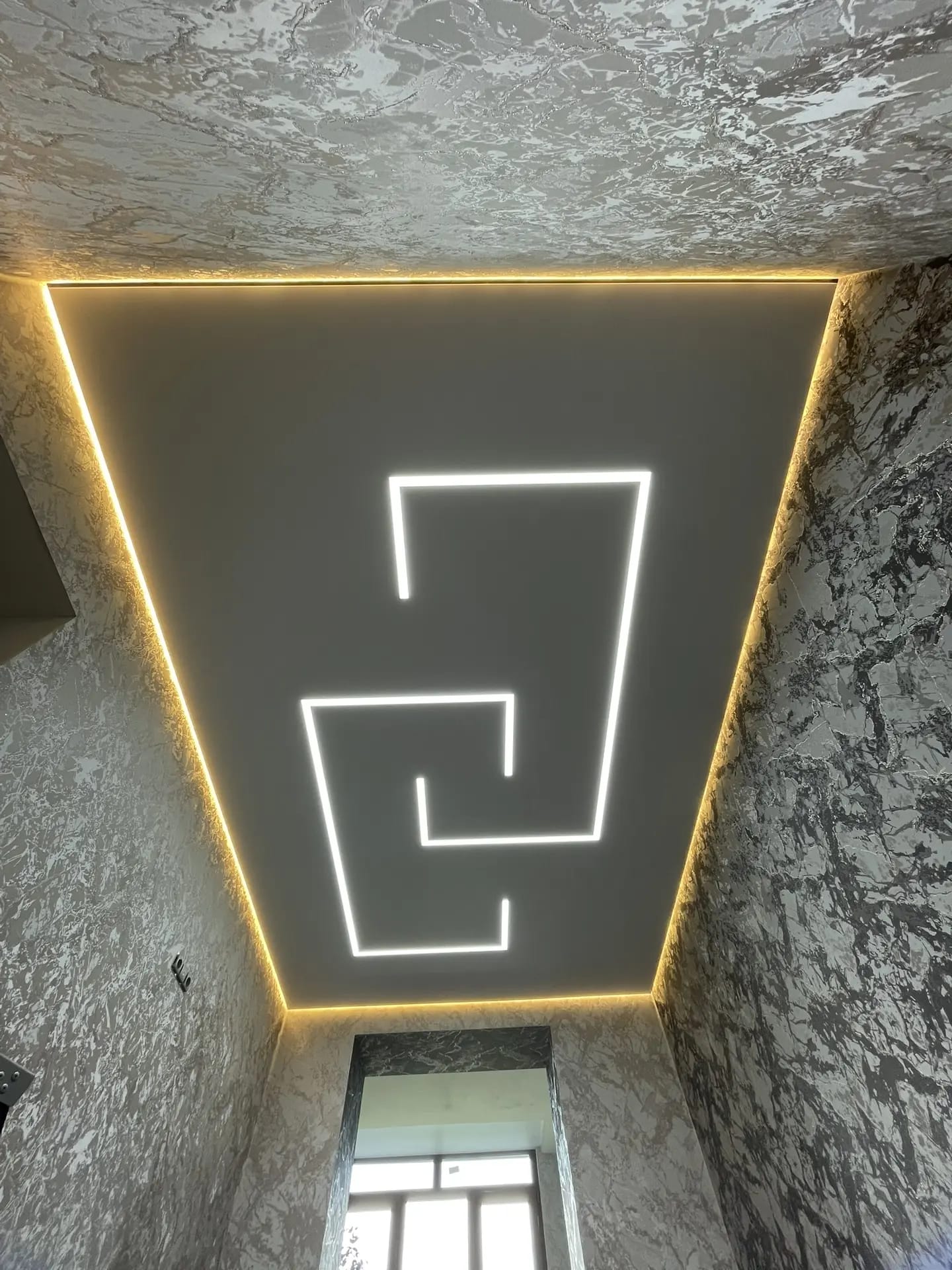 Элегантные натяжные потолки премиум-класса от LuxeDesign