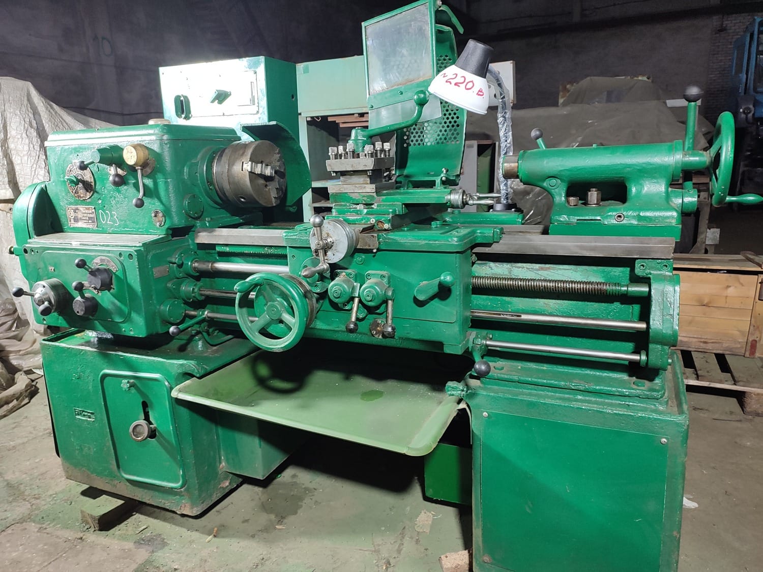 Продам токарный станок 1a616 во Владивостоке