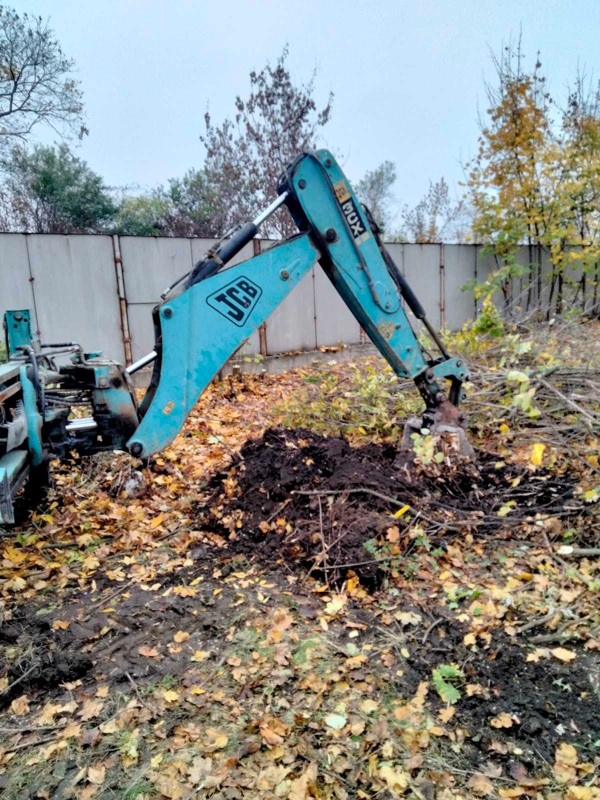 Землянные работы в ручную и спецтехникой Копка ям траншей котлованов, уборка, демонтаж, разнорабочие , спил  Одеса — фото 7