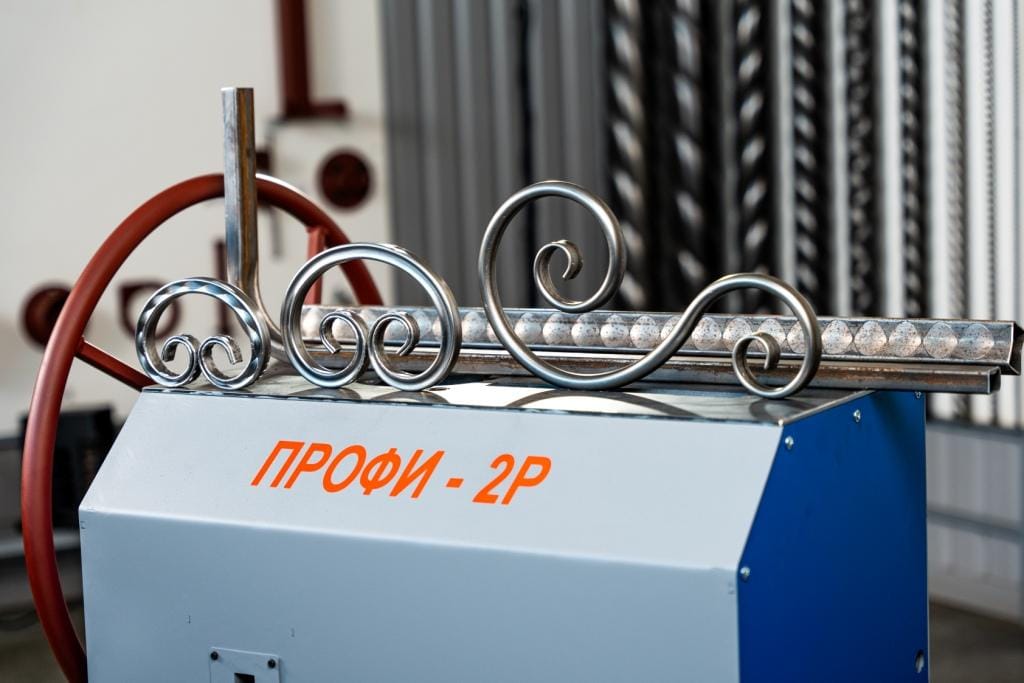 Кузнечно-гибочные станки «ПРОФИ-2Р» - с механическим (ручным) приводом через редуктор предназначены для «холодной и горячей» ковки — фото 2