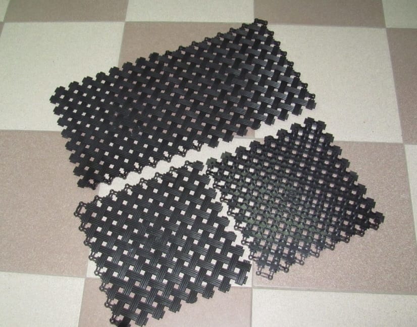 Сборное покрытие для мягкого пола сеточкой в бассейне или аквапарке — фото 3