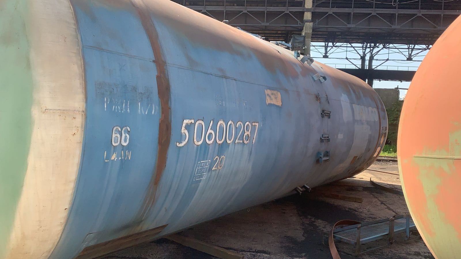 Железнодорожные цистерны (котлы б/у) модели 15-1547 — фото 3