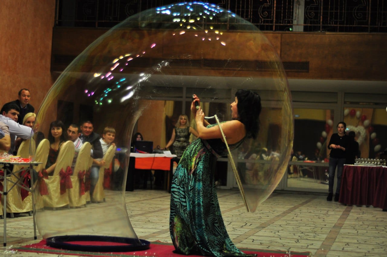 Шоу мыльных пузырей для взрослых и детей — фото 3