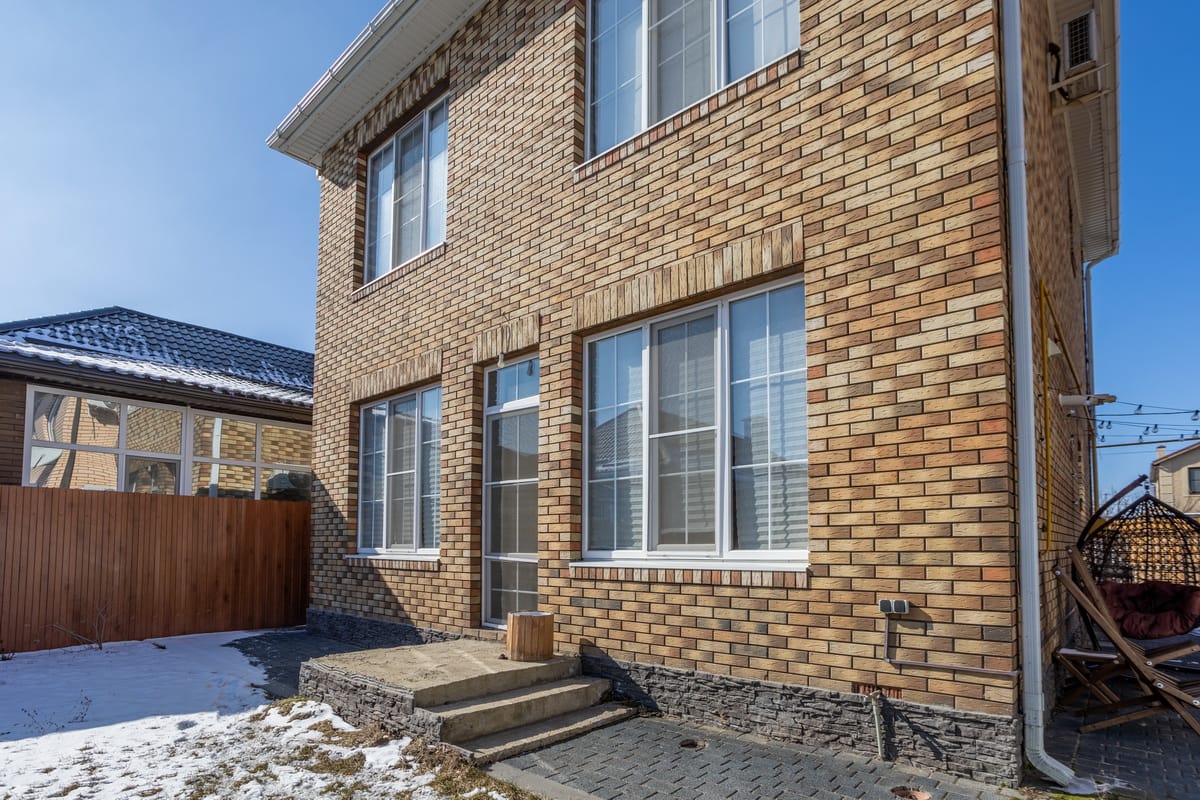 Современный двухэтажный дом — фото 8