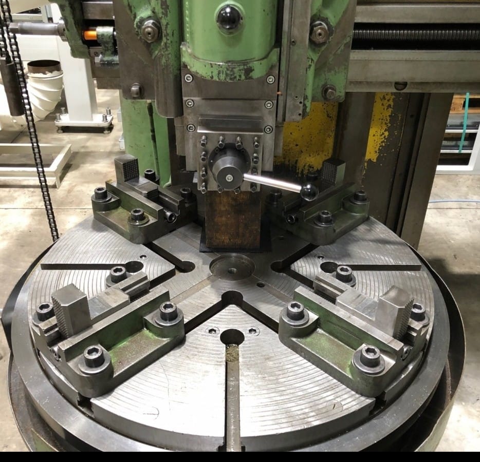 Запчасти на токарно- карусельное оборудование .