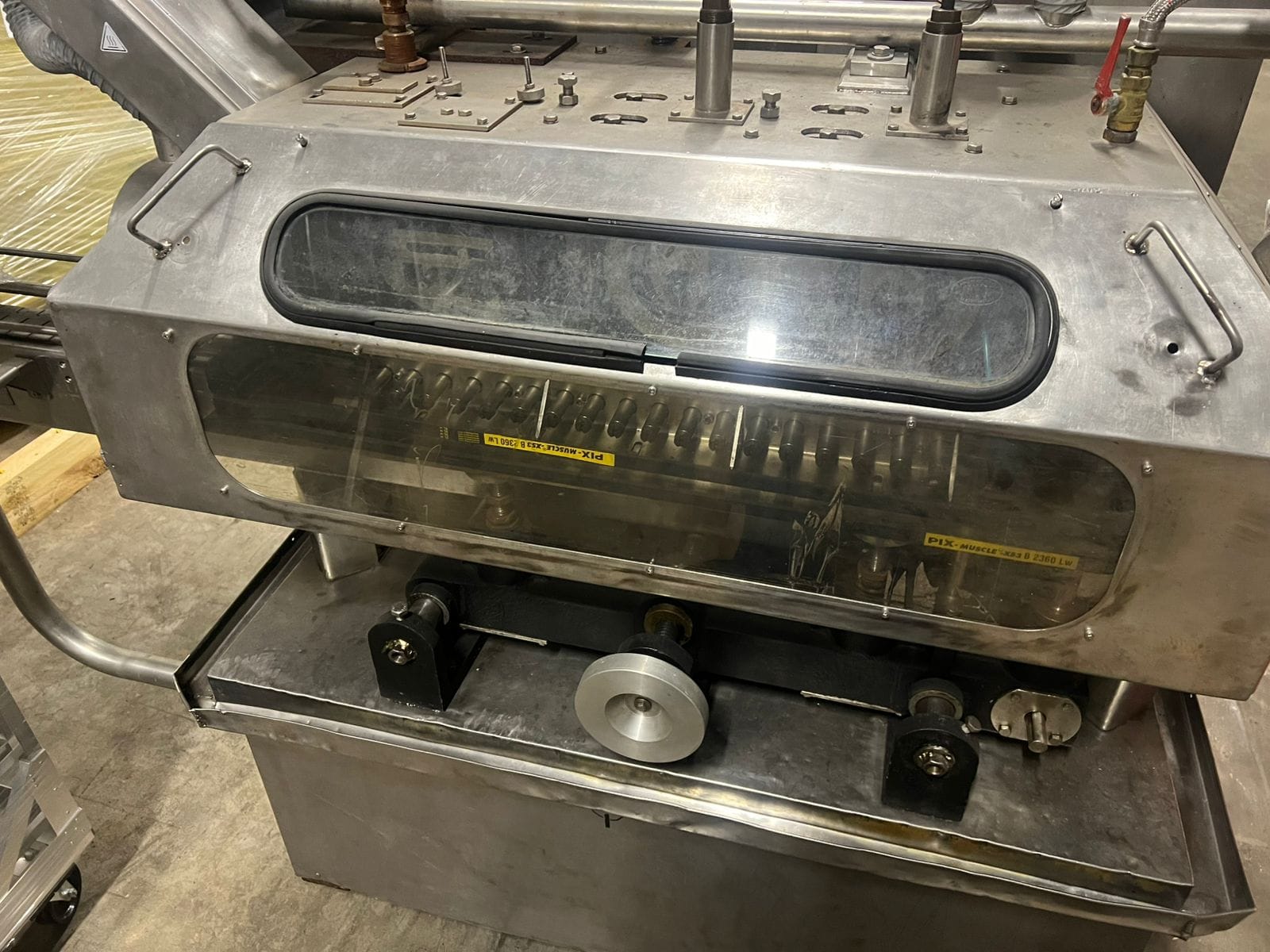 Б/У Вакуум укупорочная машина крышек Twist-Off INDEX 6 пр-ва Болгария.