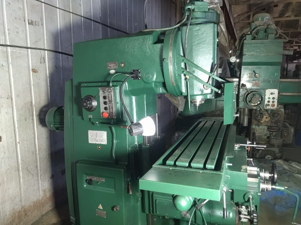 Станок вертикальный консольное-фрезерный ВМ127 продам Владивосток.