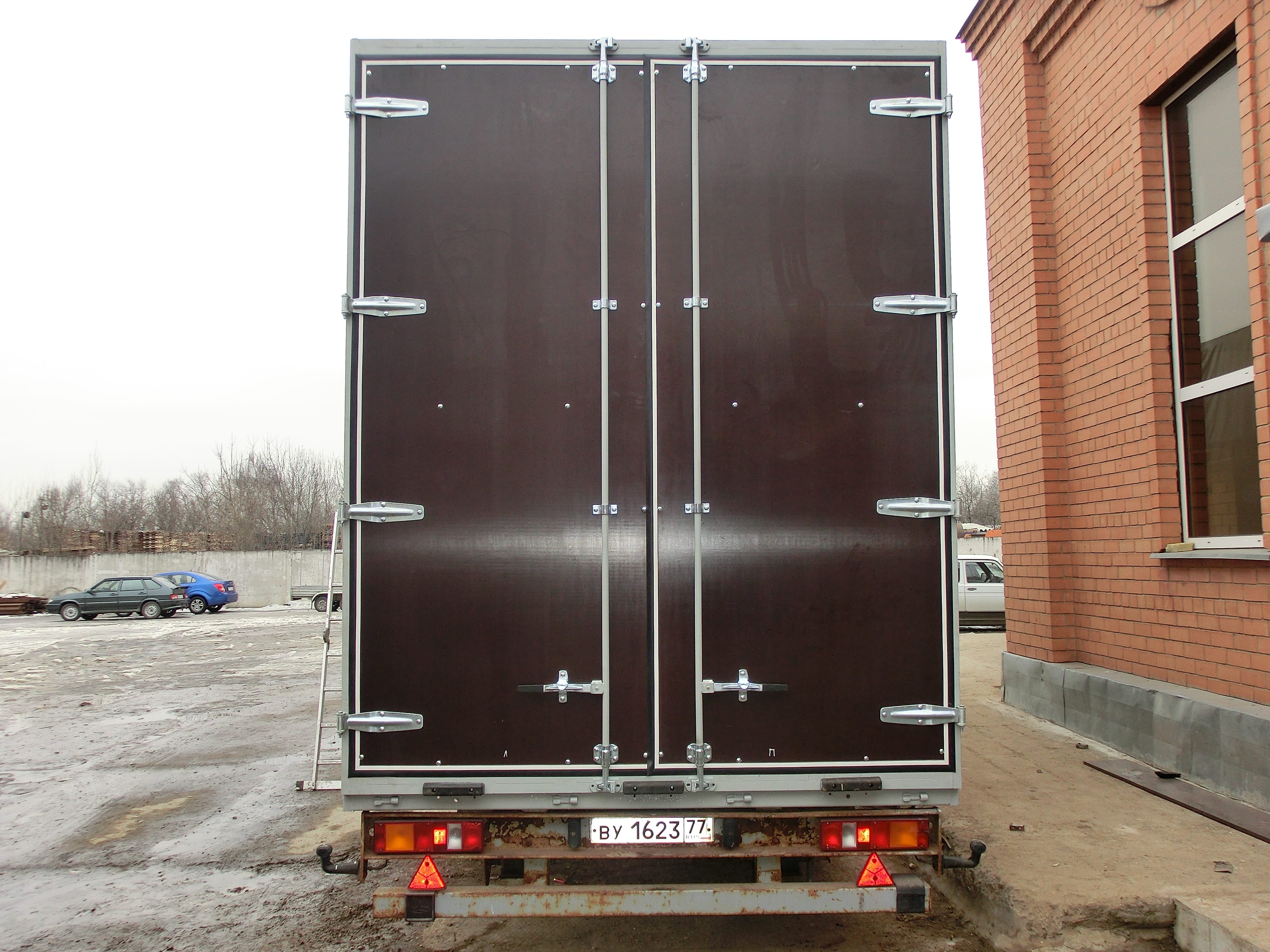 Ворота на полуприцеп