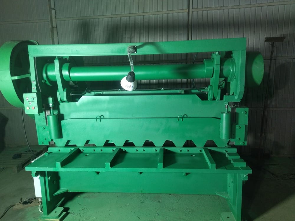 Гильотины продам НД3314Г 2,5х1600 мм, НД 3316Г 4х2000 мм, СТД9 и др