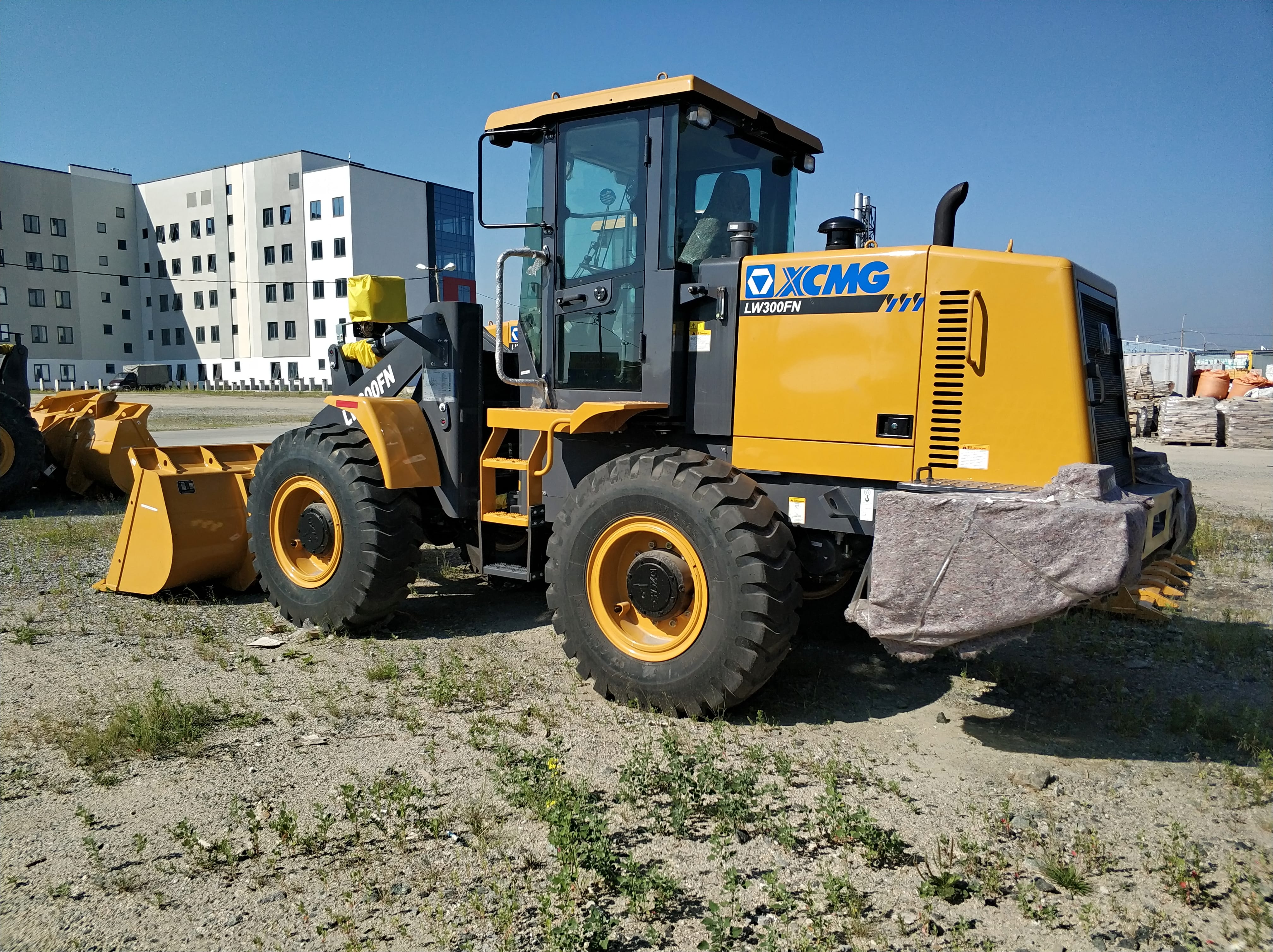 Фронтальный погрузчик XCMG LW300FN