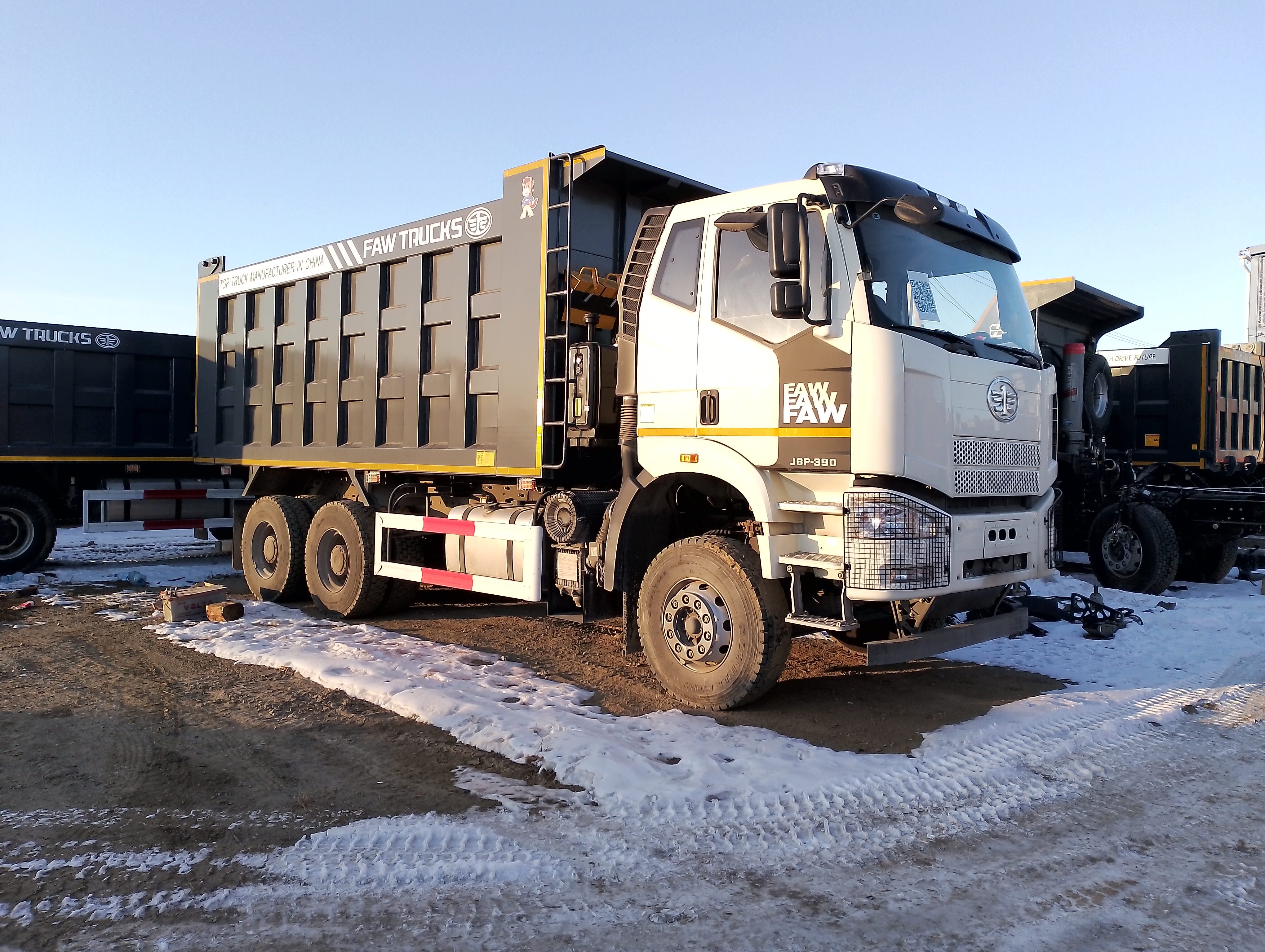 Новый самосвал FAW 6×4, 390 л.с, 2023 год с доп. топливным фильтром, высокий кузов,  модель CA3250P66K24T1E5, объем кузова – 25 м.куб.