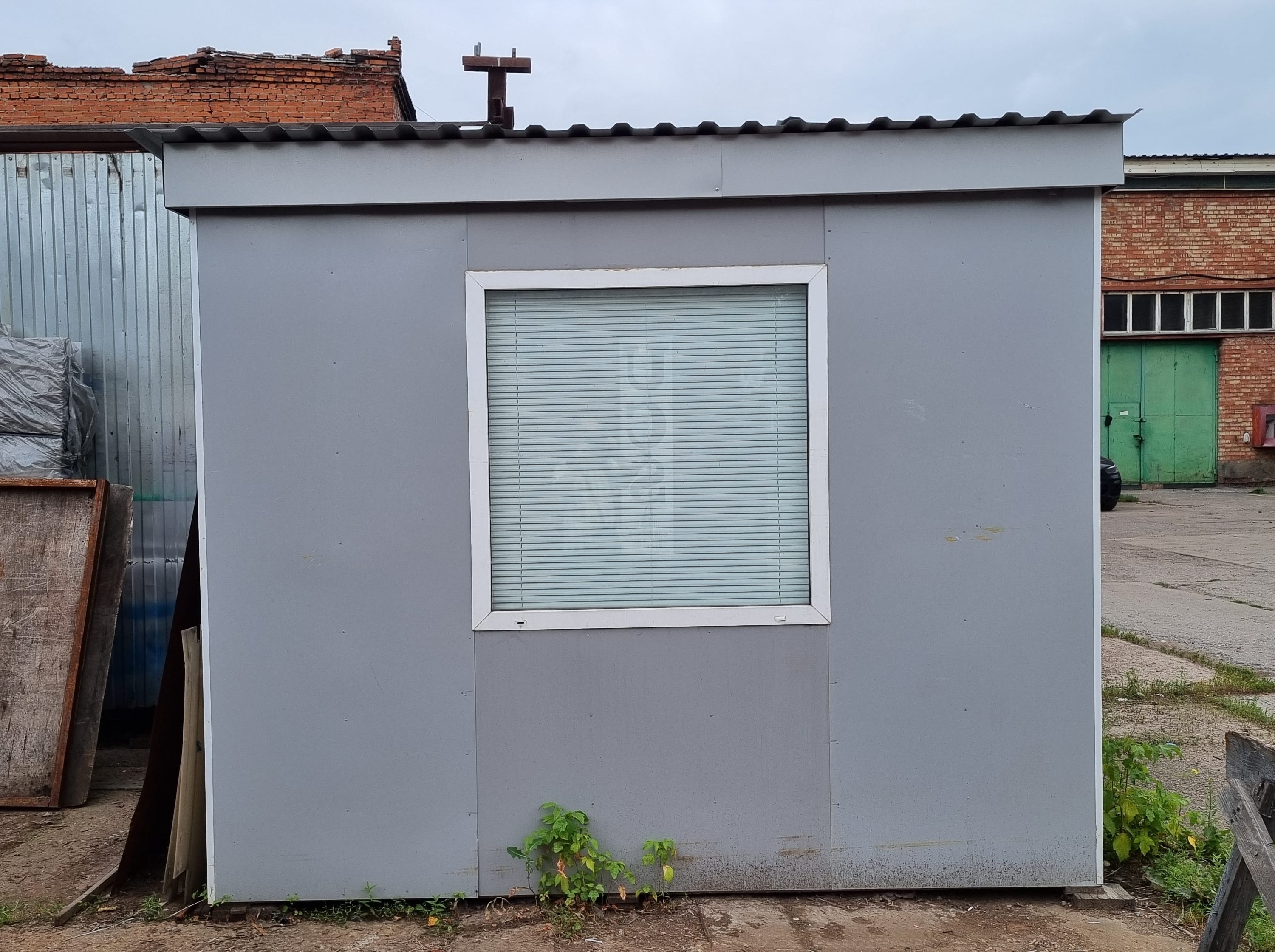 Офисная бытовка для охраны, 4х2,5м, сэндвич панели