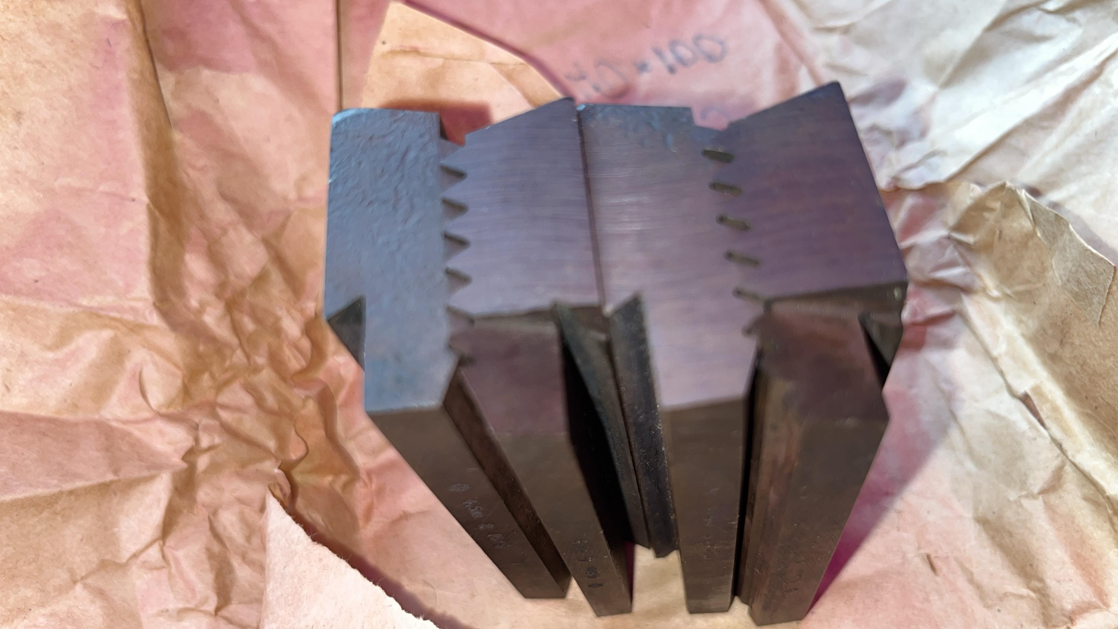 Предлагаем широкий ассортимент гребенок для Читинских резьбонарезных станков