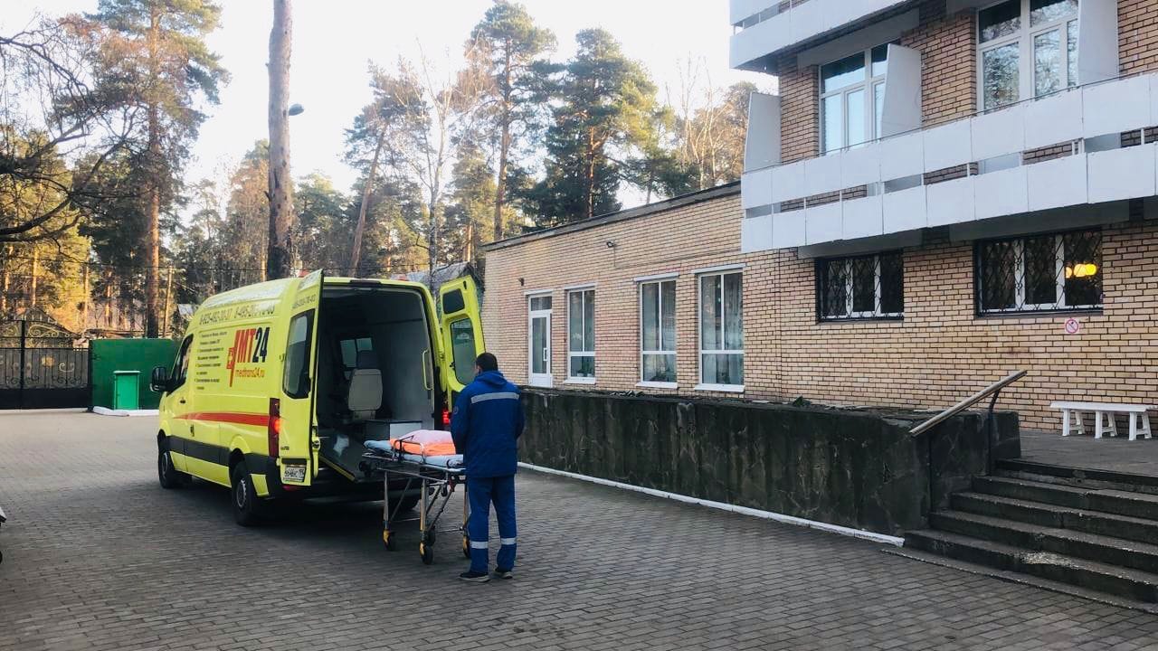 Безопасная перевозка больных из больницы в другой медицинский центр