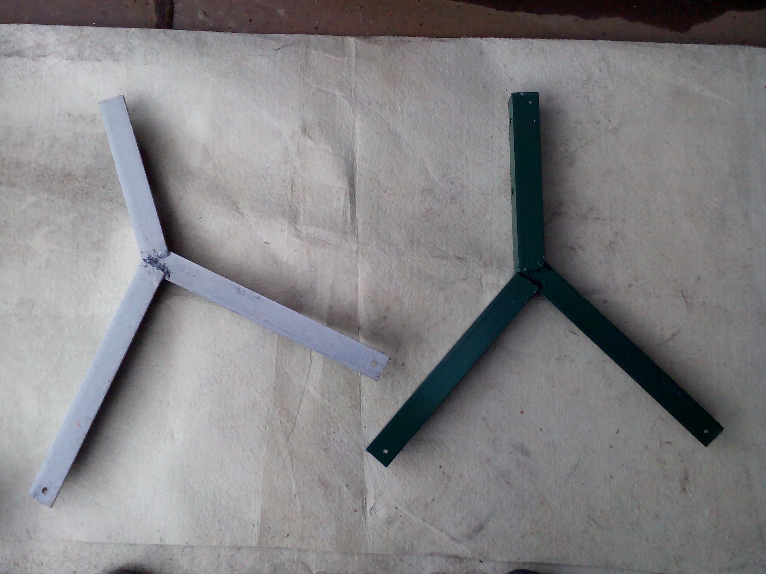 Кронштейн для монтажа колючей проволоки