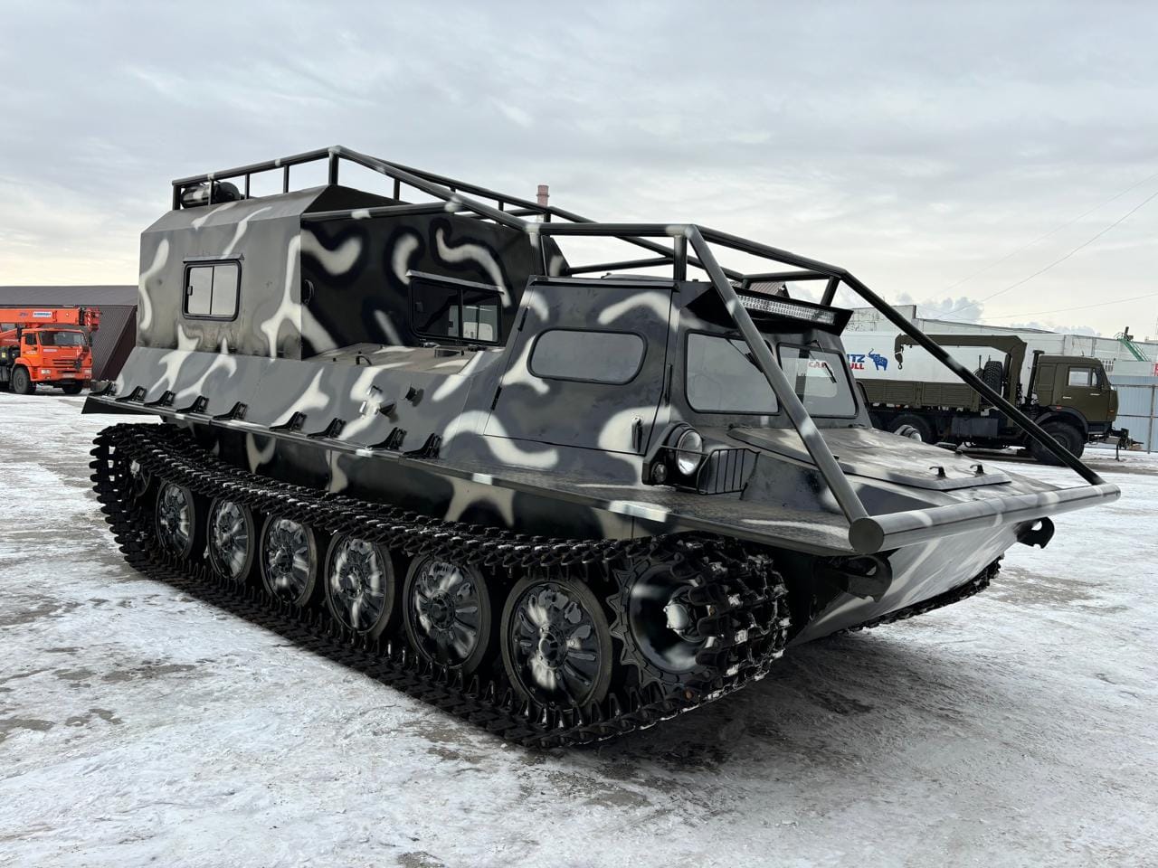 Гусеничный тягач МТЛБ