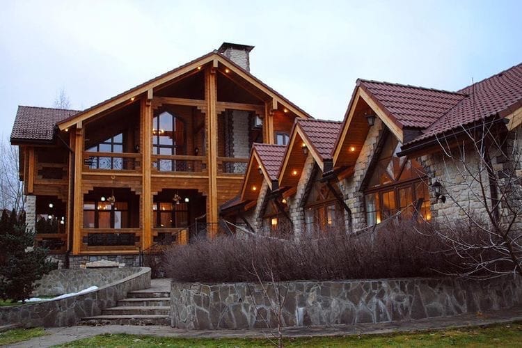 К продаже два дома на одном участке в деревне Борзые