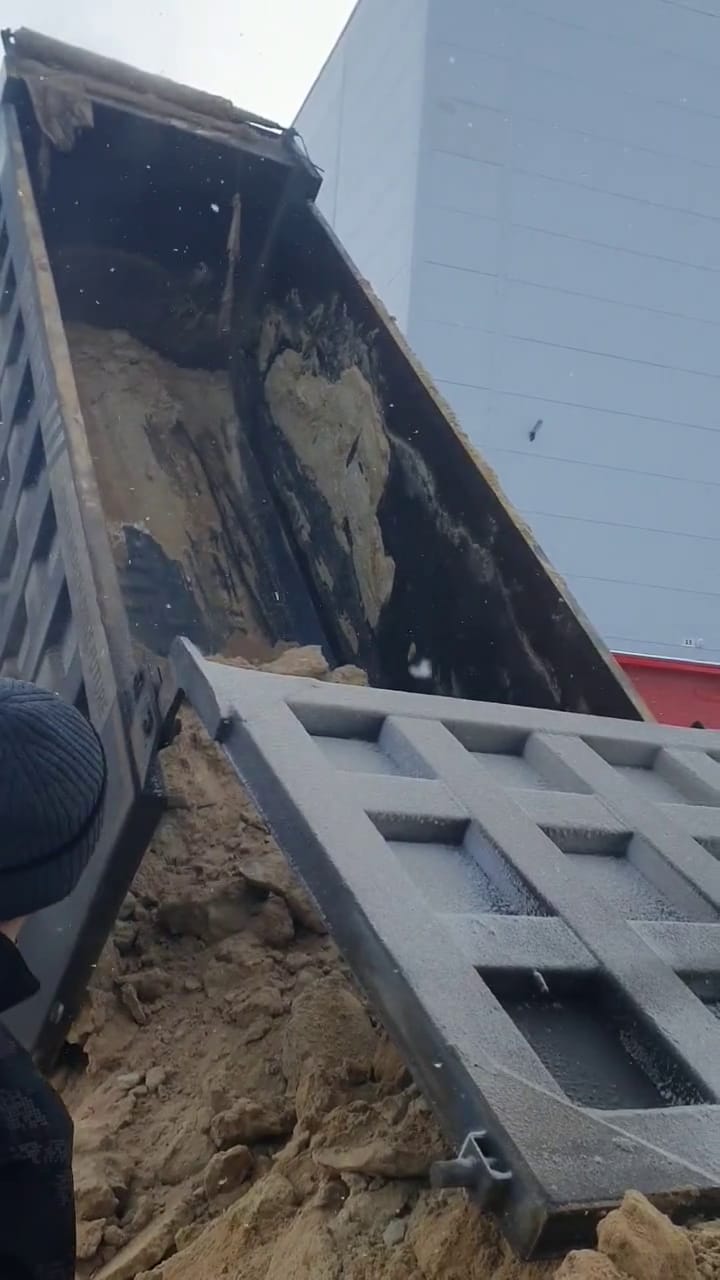 Антигололедный реагент МОНОМЕР для грузовых тонаров чтобы не примерзал песок,грунт,гравий к металлической поверхности кузова грузовика. — фото 4