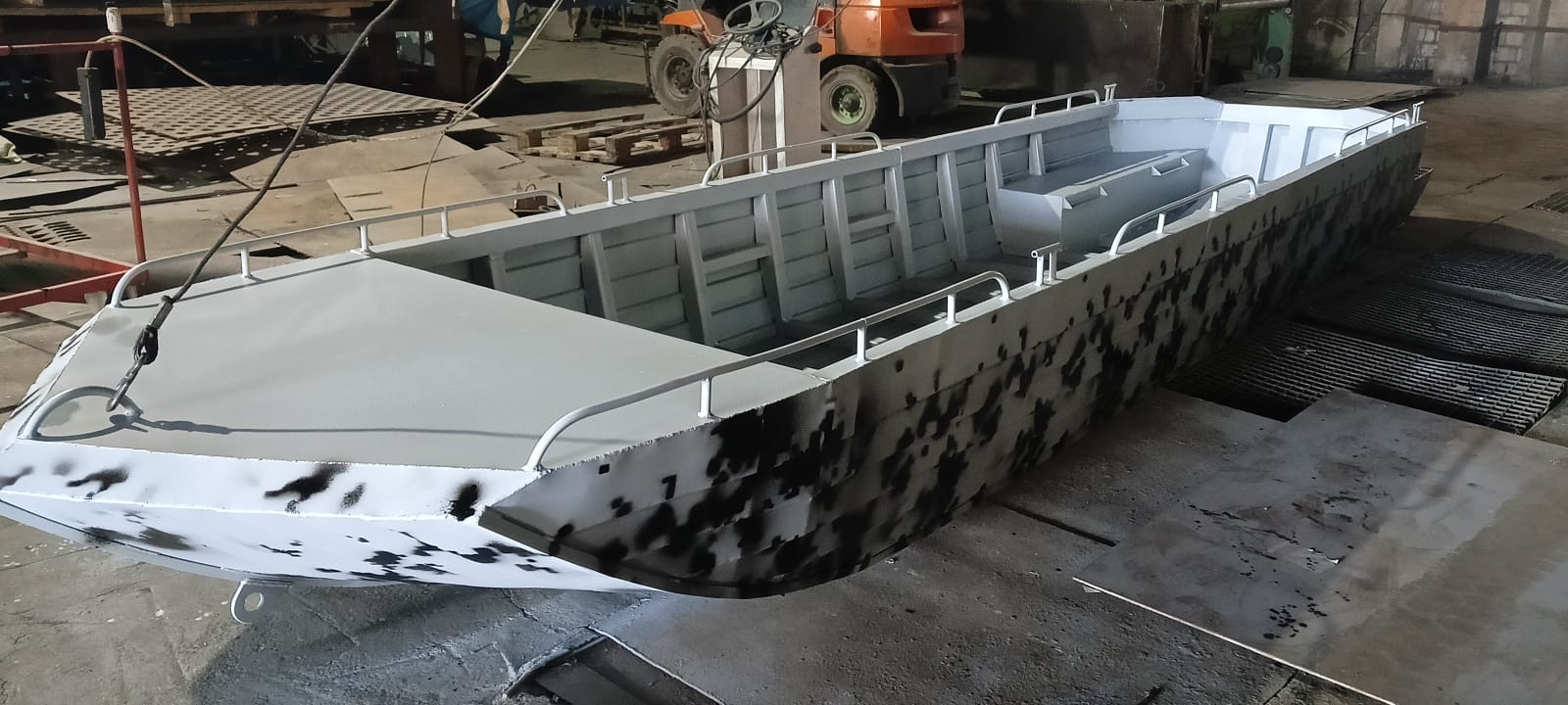 Лодка алюминиевая плоскодонка с острым носом DA45 Джон бот45 во Владивостоке