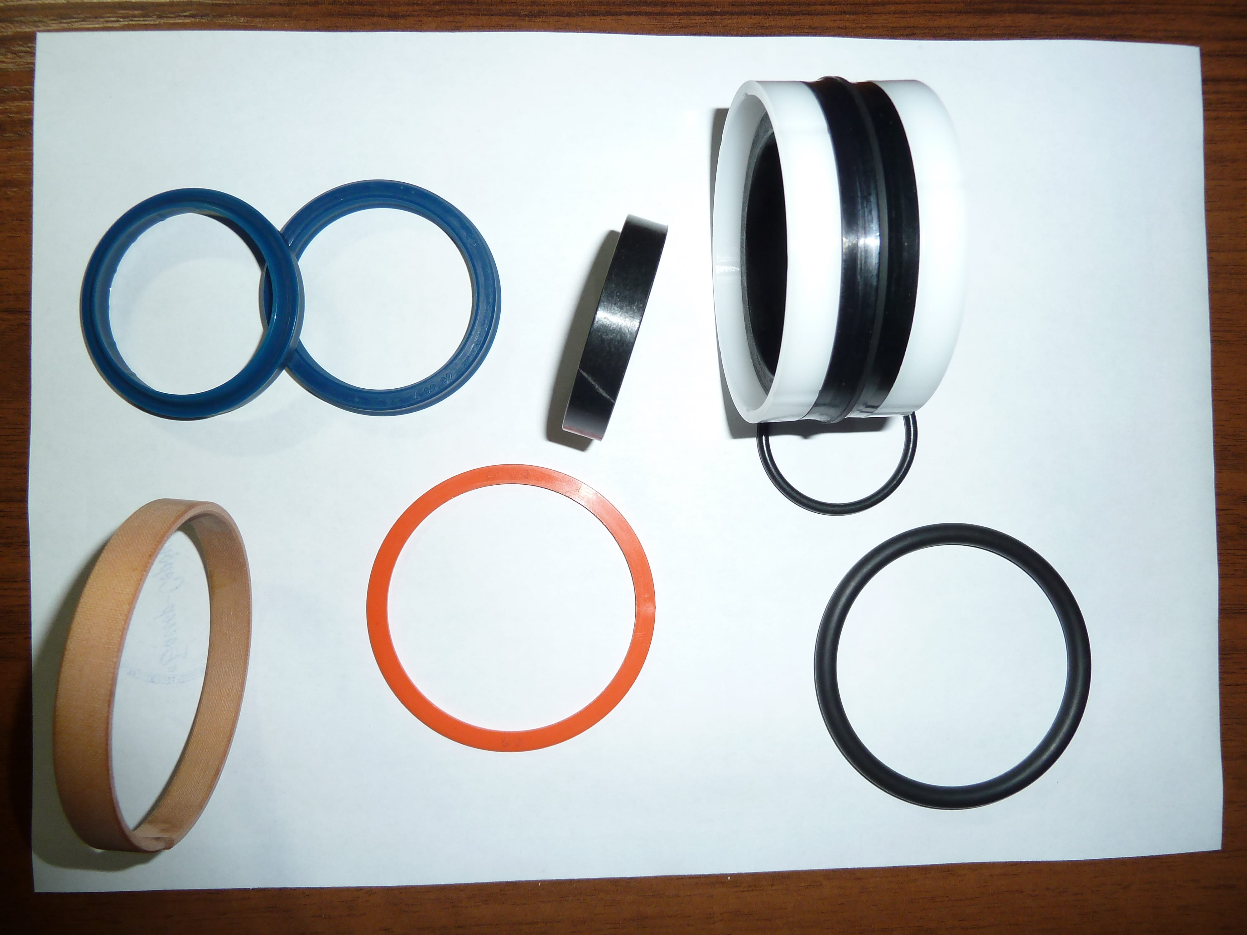 Уплотнения для гидравлических цилиндров и ротаторов.