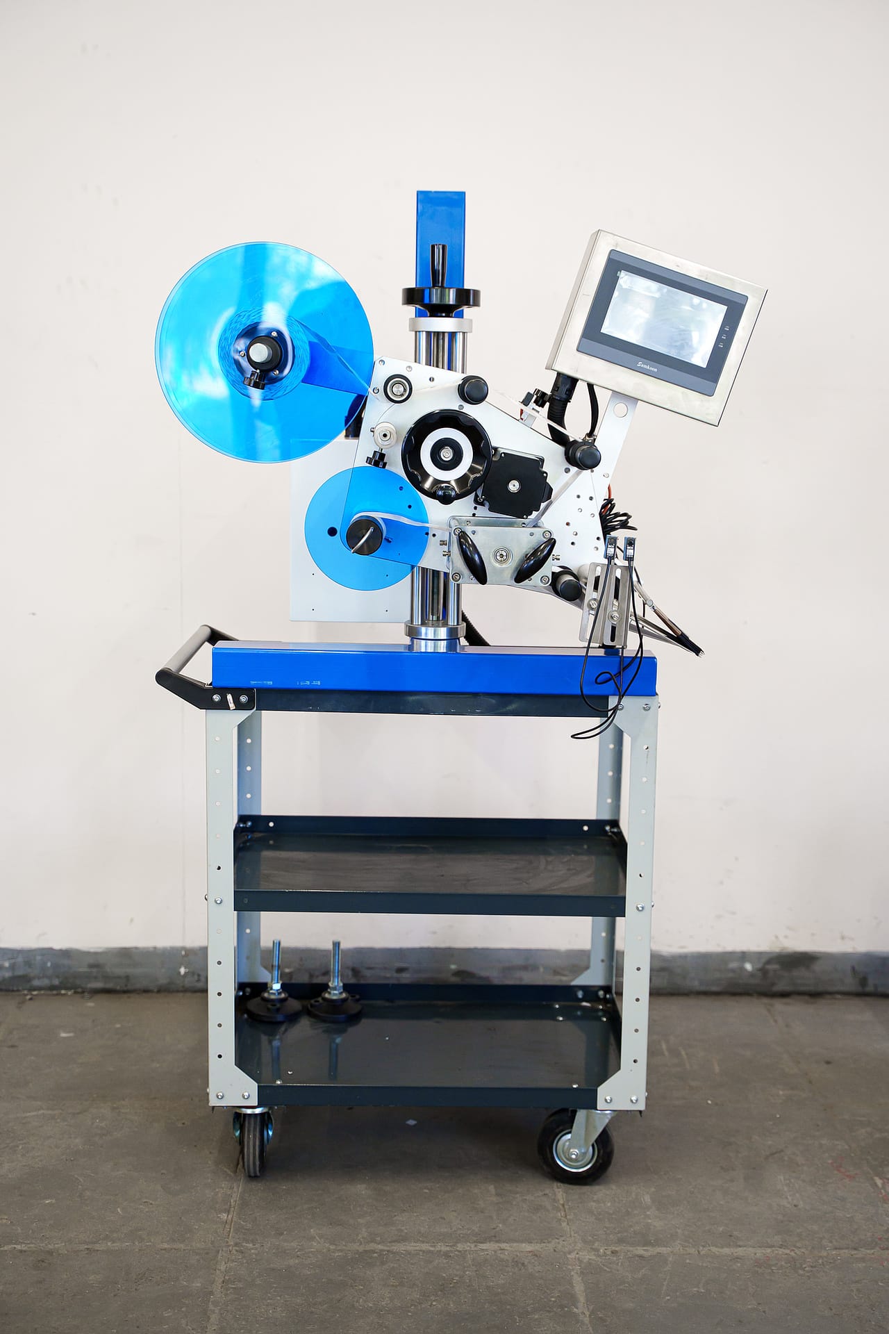 Автоматическая этикетировочная машина ЭМ04.00 — фото 2