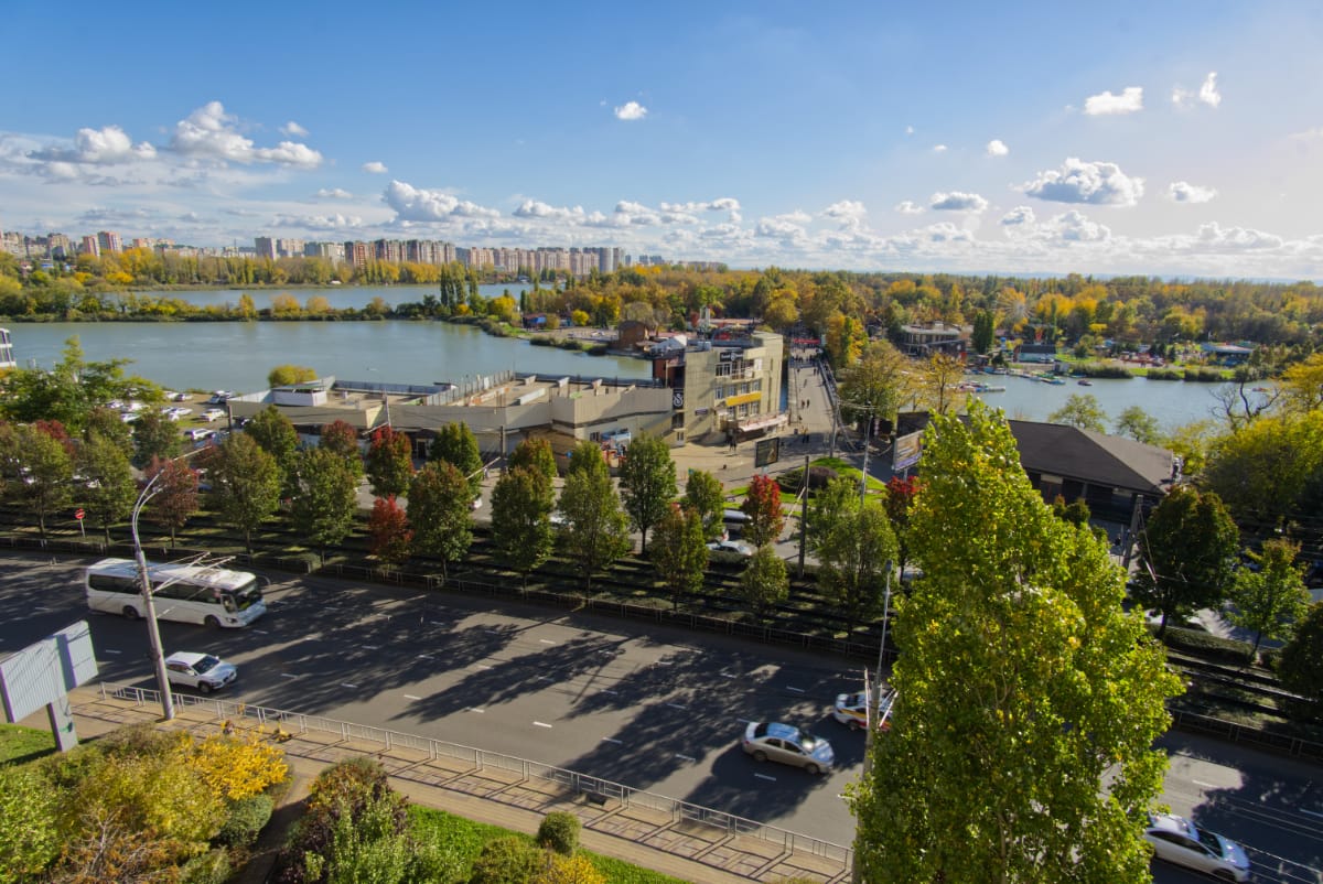 Квартира с видом на горы и озеро в кирпичном доме — фото 7