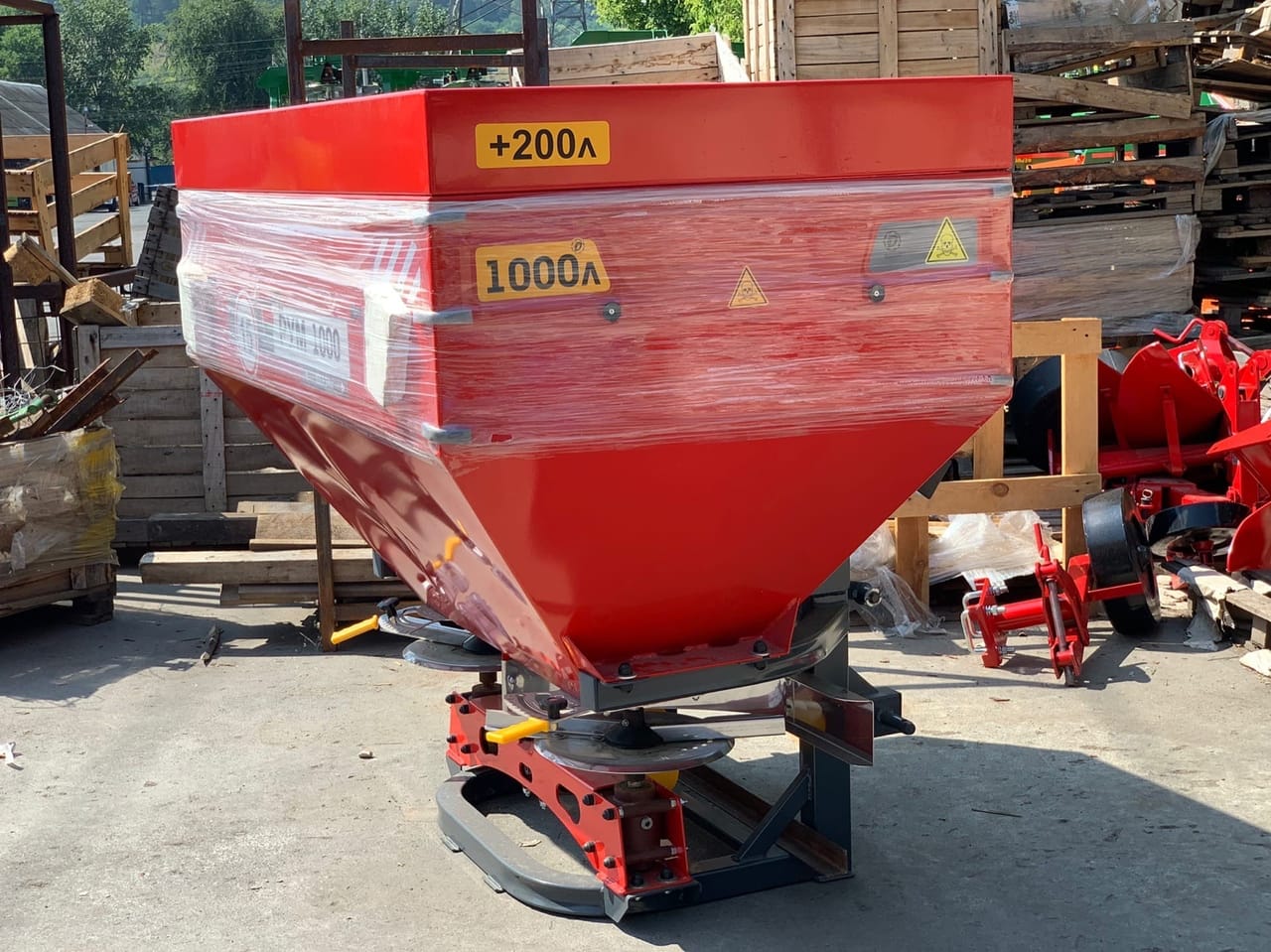 Разбрасыватель минеральных удобрений 1200л Беларусь — фото 2