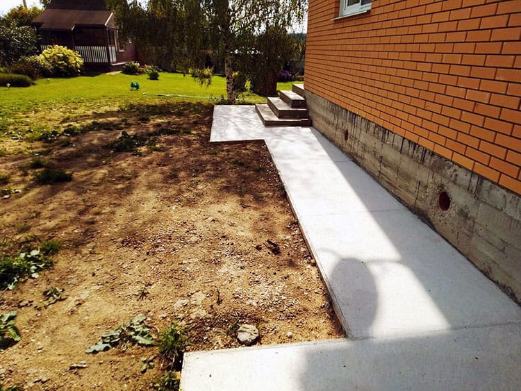 Бетонная отмостка, площадка, подпорная стенка. Бригада — фото 4