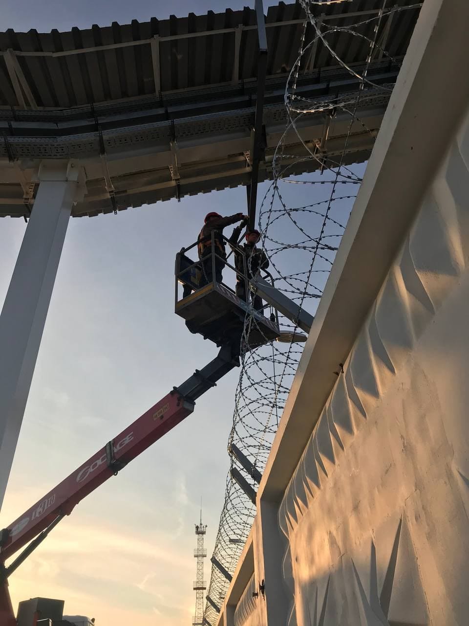 Производство и монтаж колючей проволоки АКЛ в Н.Новгороде — фото 2