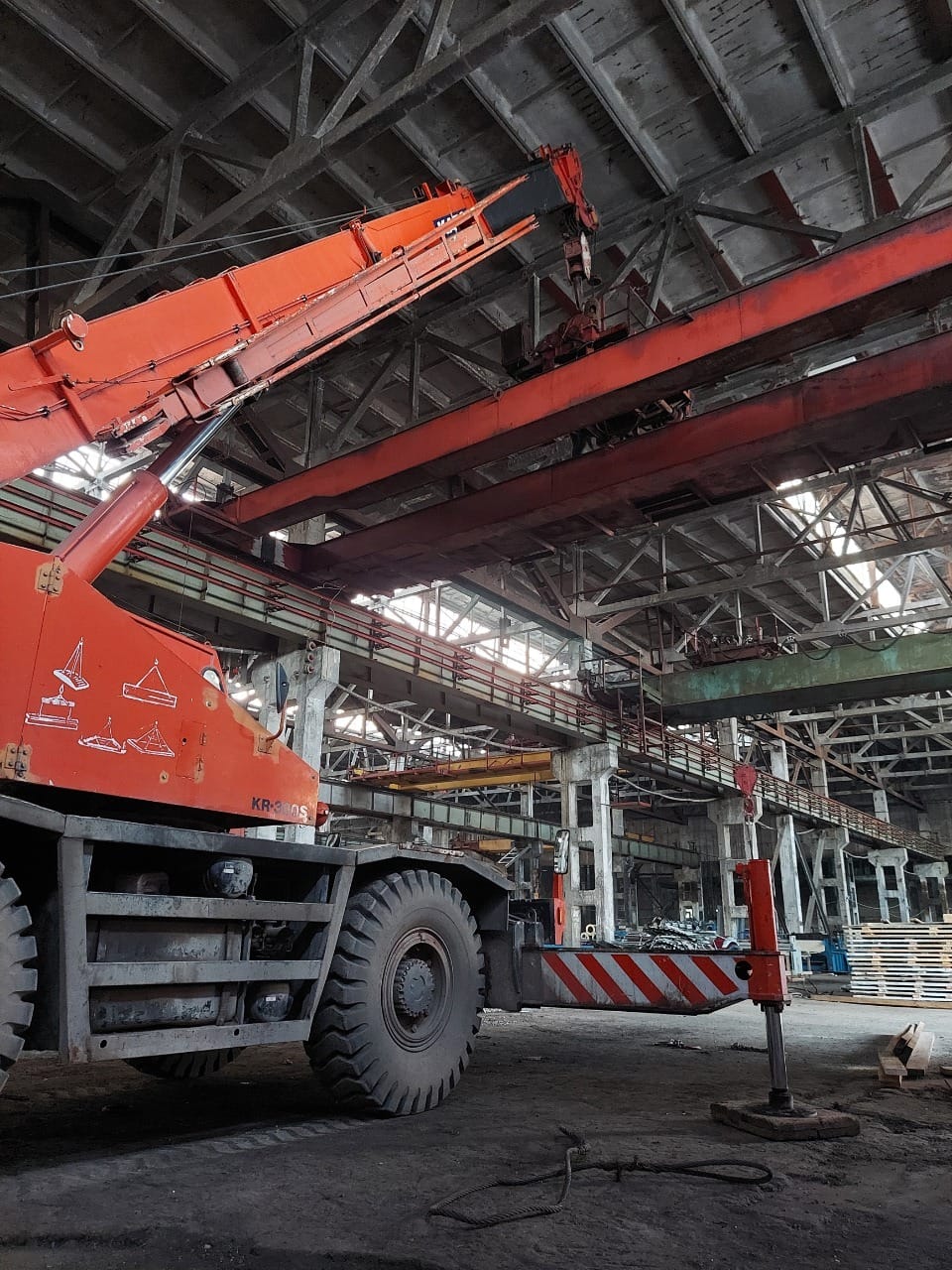 Опорные кран-балки и мостовые опорные краны — изготовление и монтаж — фото 9
