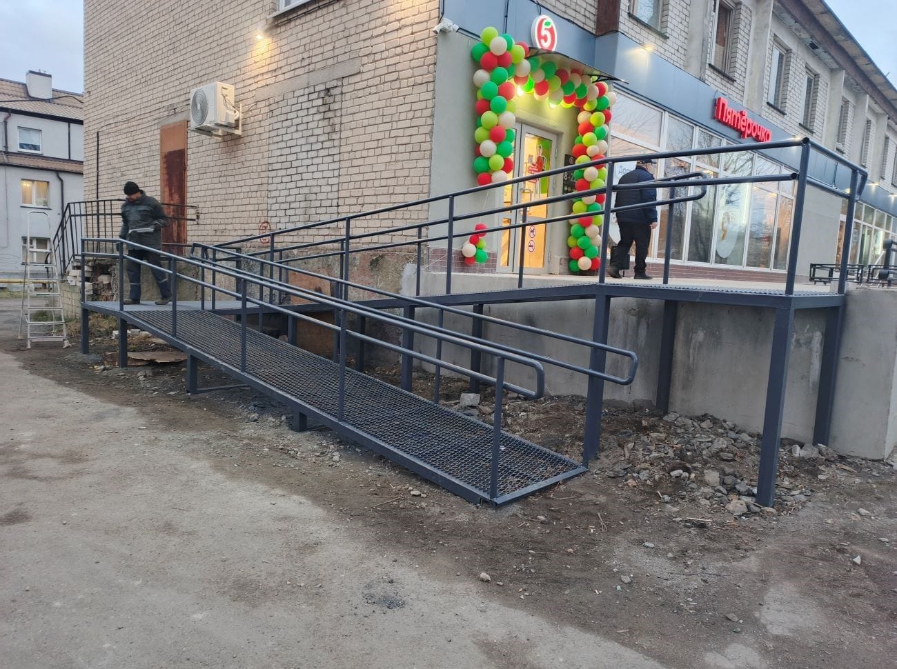 Мы производим и устанавливаем кованные и сварочные изделия.