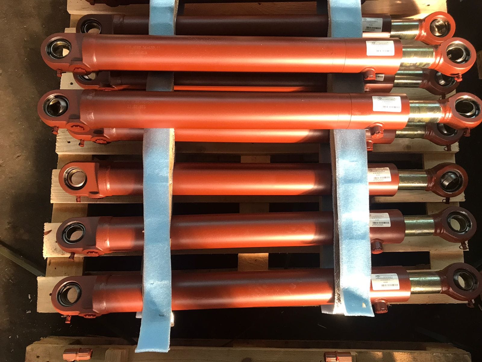 Гидроцилиндр стрелы погрузчика для экскаваторов ЭО-2626 МТЗ