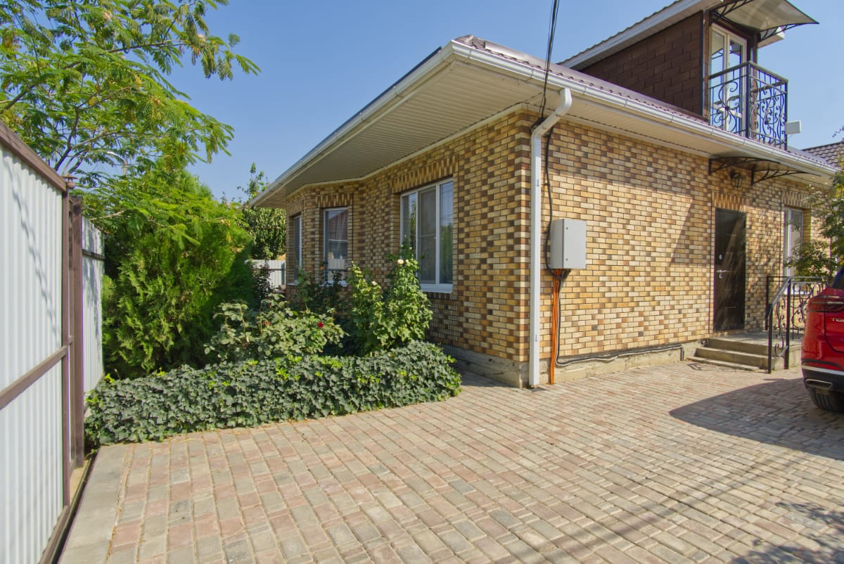 Двухэтажный дом с ремонтом в п. Российский — фото 2