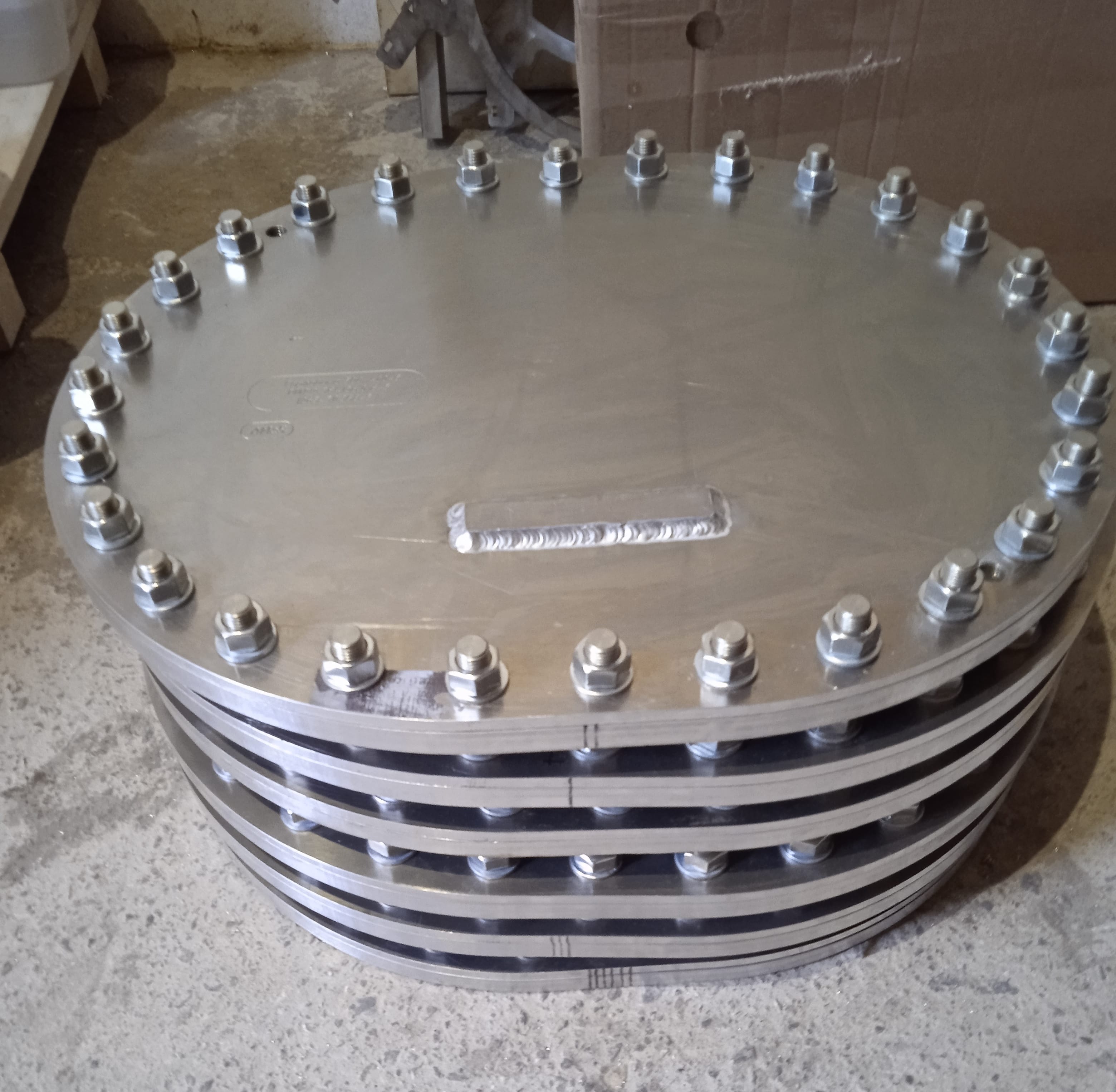 Горловины судовые Тип В АМГ (низкие,  крепление крышек шпильками,  в комплект входит:  крышка,  обделка,  шпильки) — фото 2