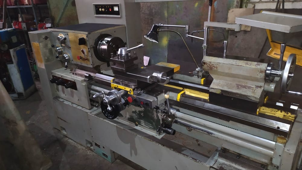 Токарно-винторезный станок Б16Д25