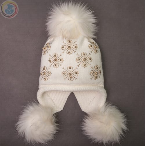 Бережная чистка шапки детской