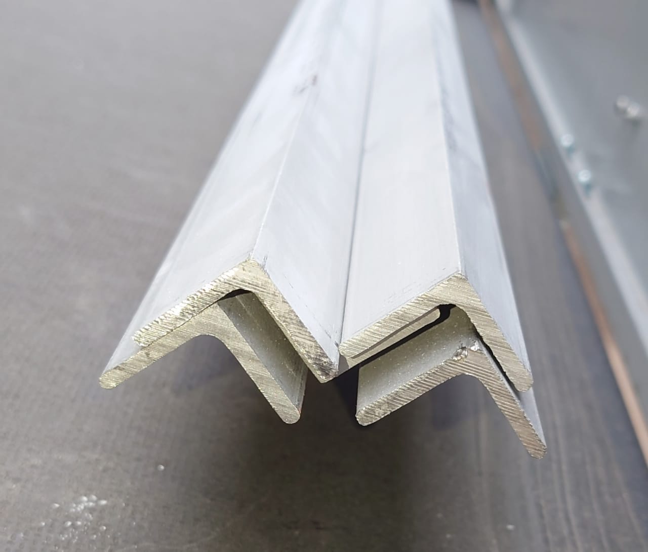 Угол 25х25х3  AISI 316L нержавеющий горячекатаный