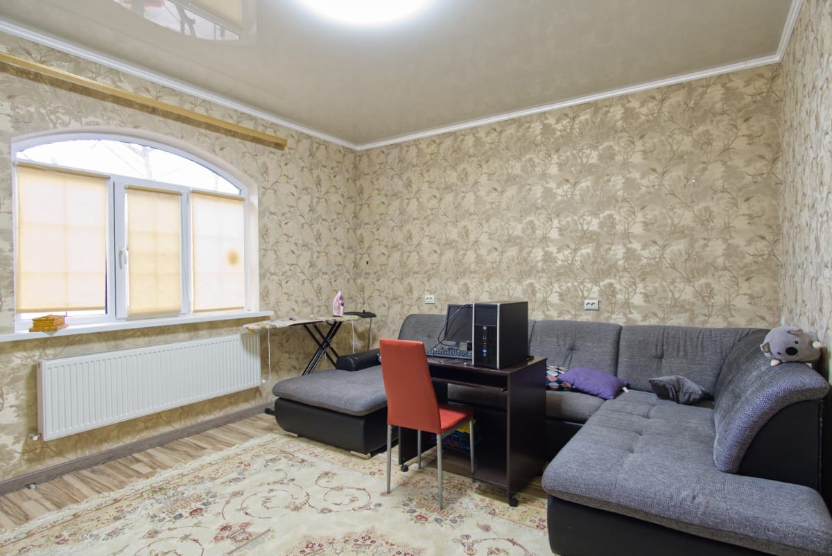 Просторный дом с четырьмя комнатами в развитом районе Краснодара