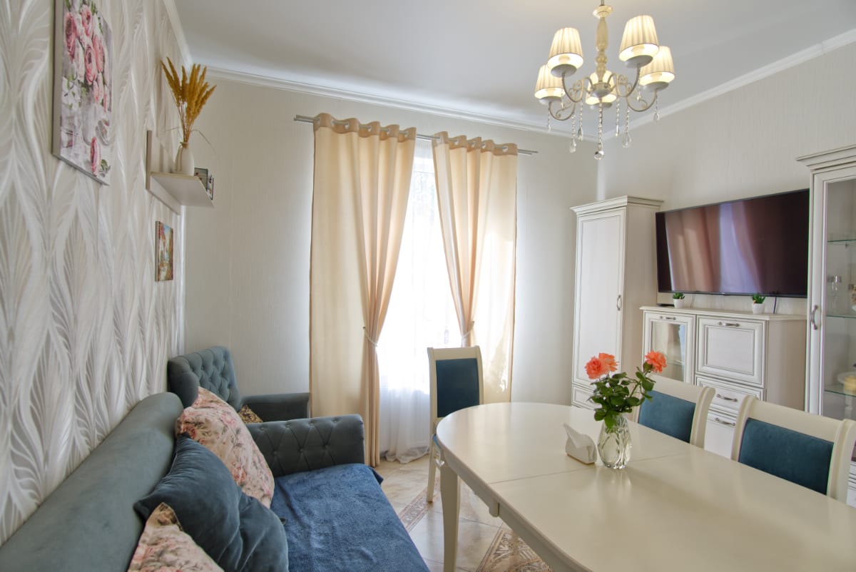 Двухэтажный дом с ремонтом в п. Российский — фото 6