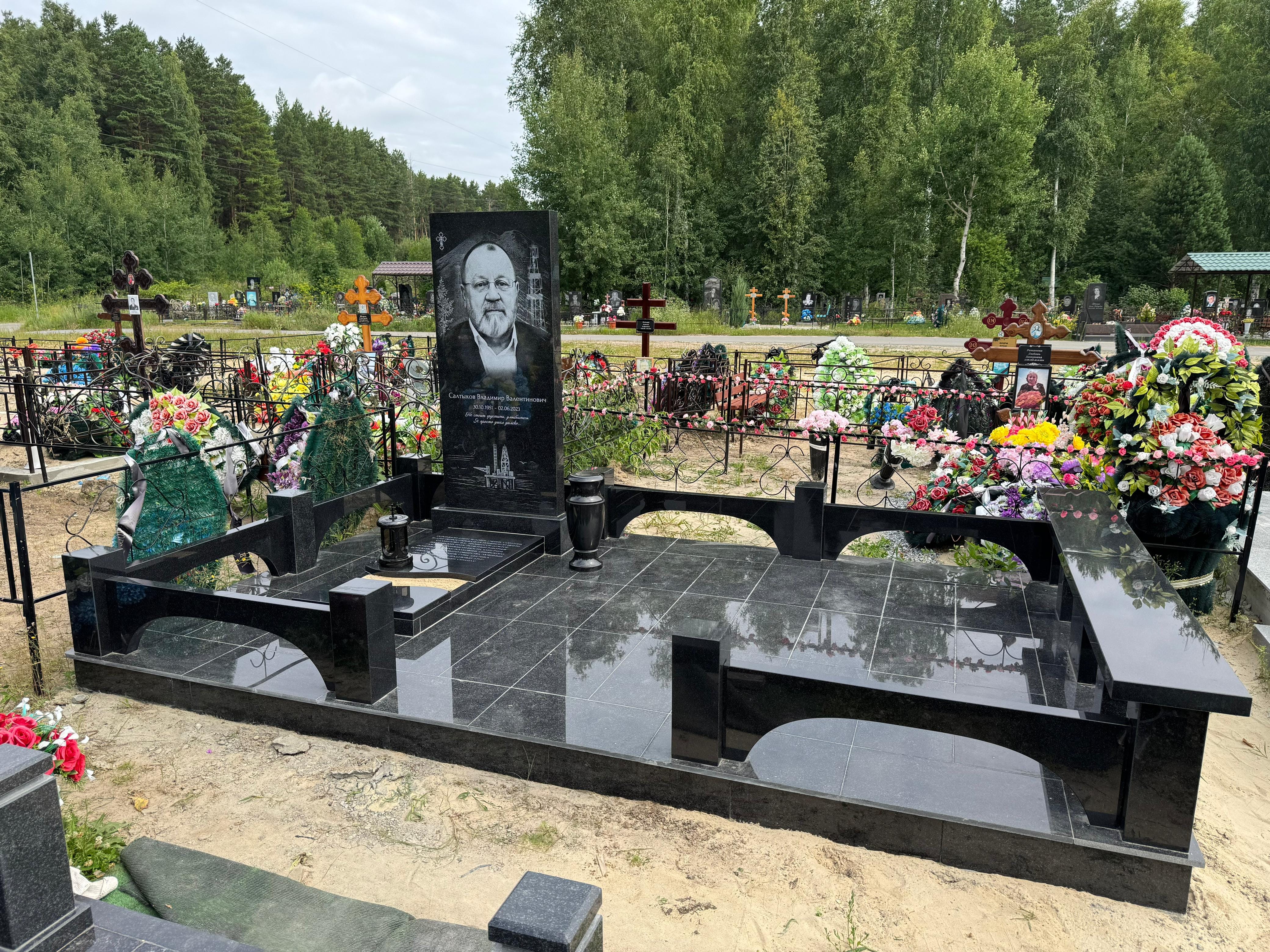 Памятник из гранита мрамора оградки венки — фото 11