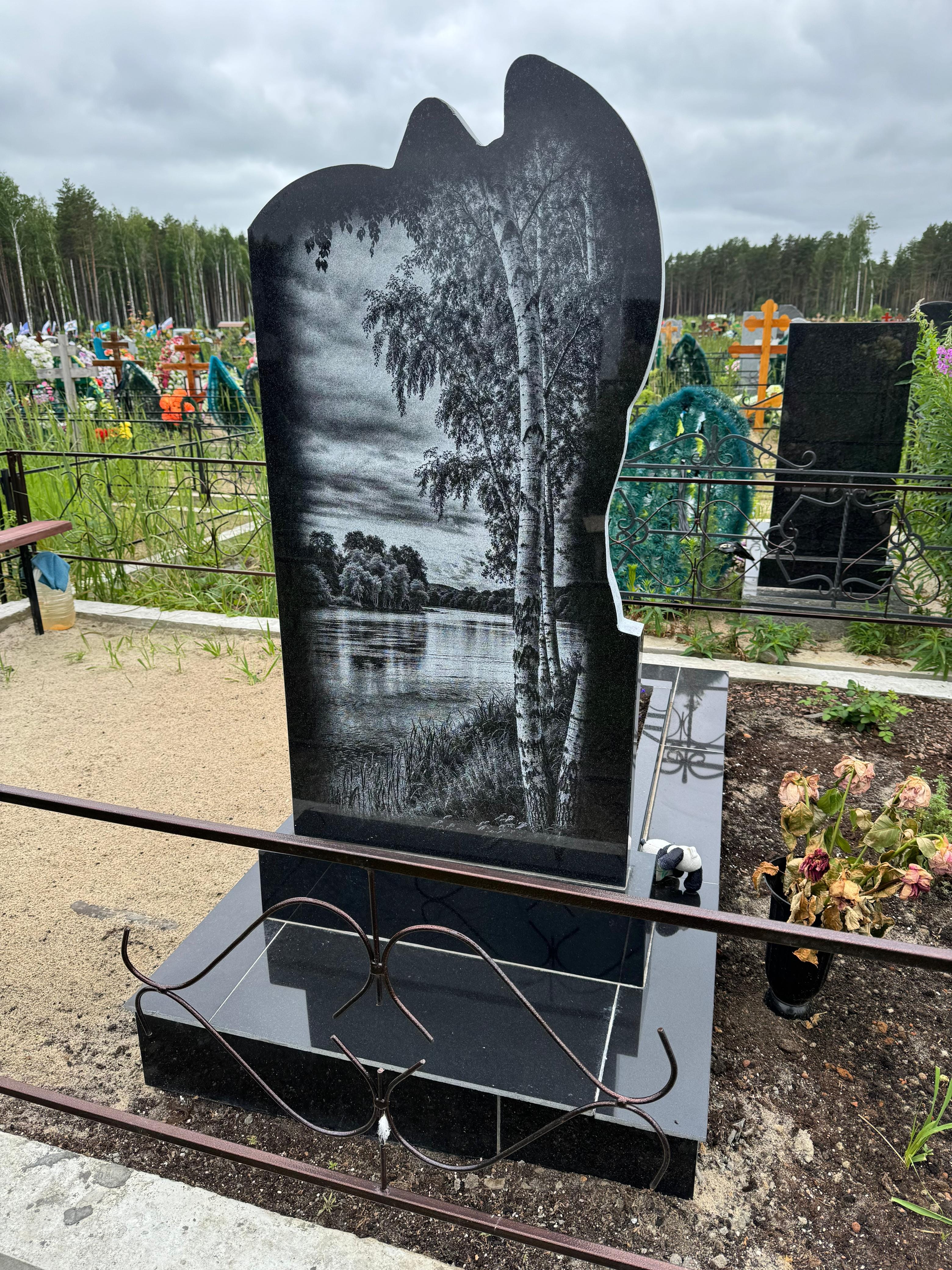 Памятник из гранита мрамора оградки венки — фото 4