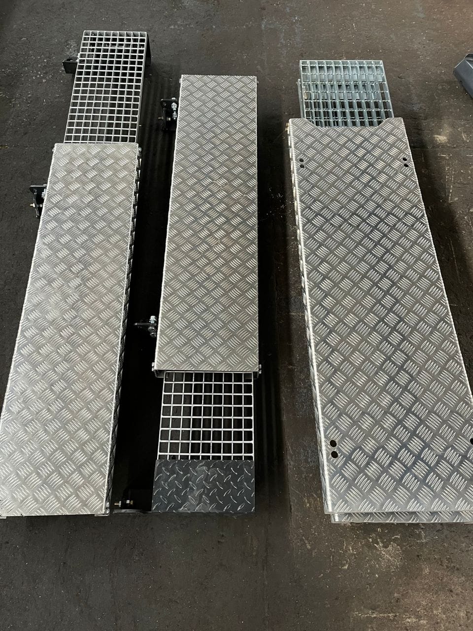 Продаем запчасти к дорожной и спецтехнике Ремкомплект шнеков