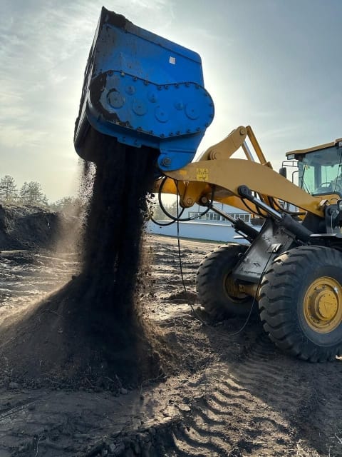 Ковш просеивающий с валками на JCB 260