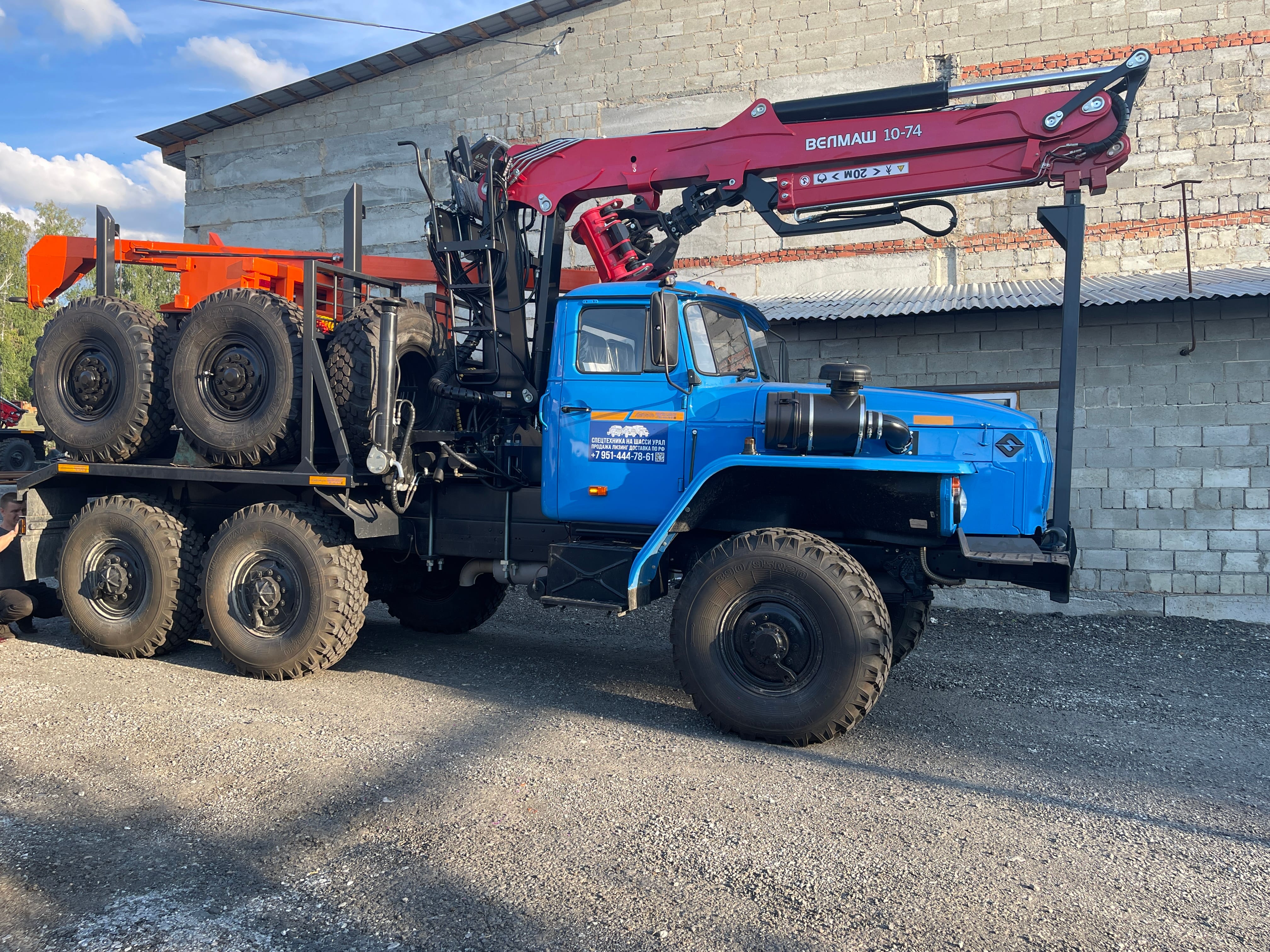 Лесовоз Урал 2015 г. евро 4 с манипулятором Велмаш 10-74 — фото 4