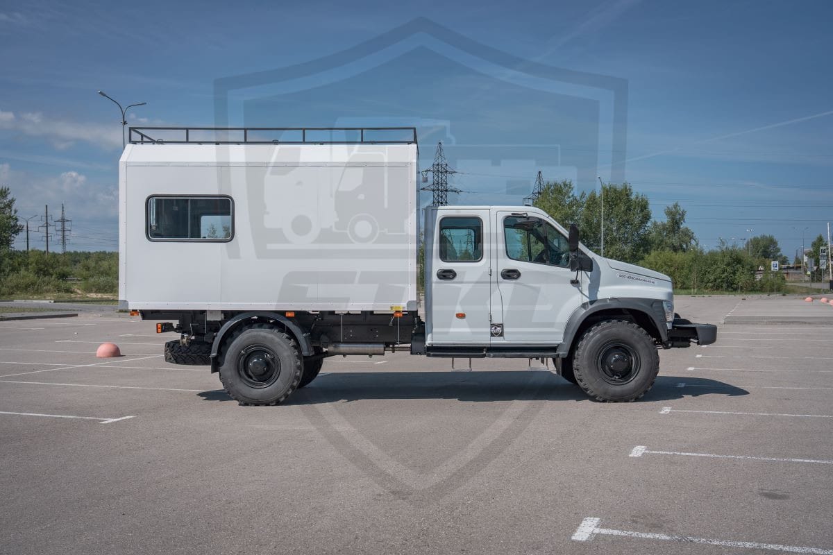 Передвижная мастерская ПРМ на базе вездехода с двухрядной кабиной