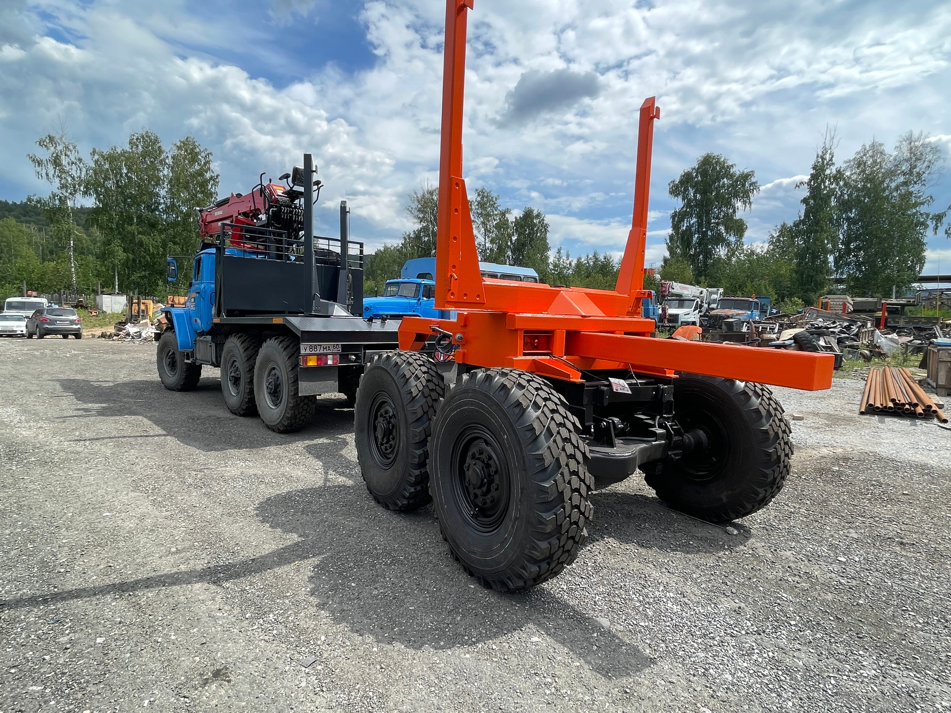 Лесовоз Урал 2015 г.в. с кму ОМТЛ-70.02. с прицепом роспуском — фото 2