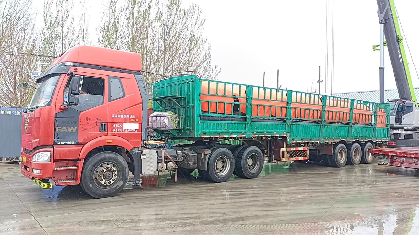 Земснаряд производительностью 2000м3/ч для очистки дна путем гидроразмыва.