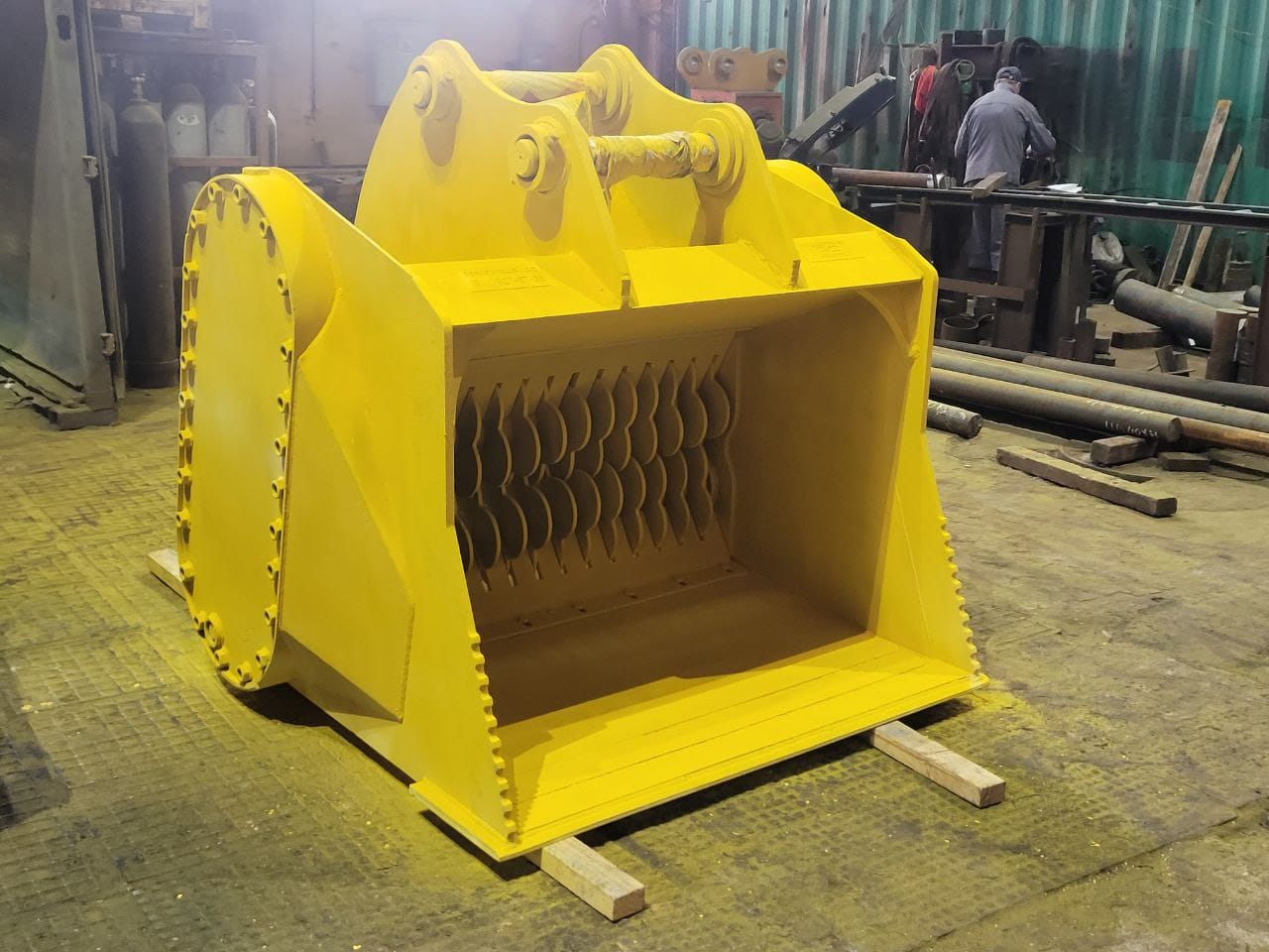 Просеивающий ковш для добычи полезных ископаемых-