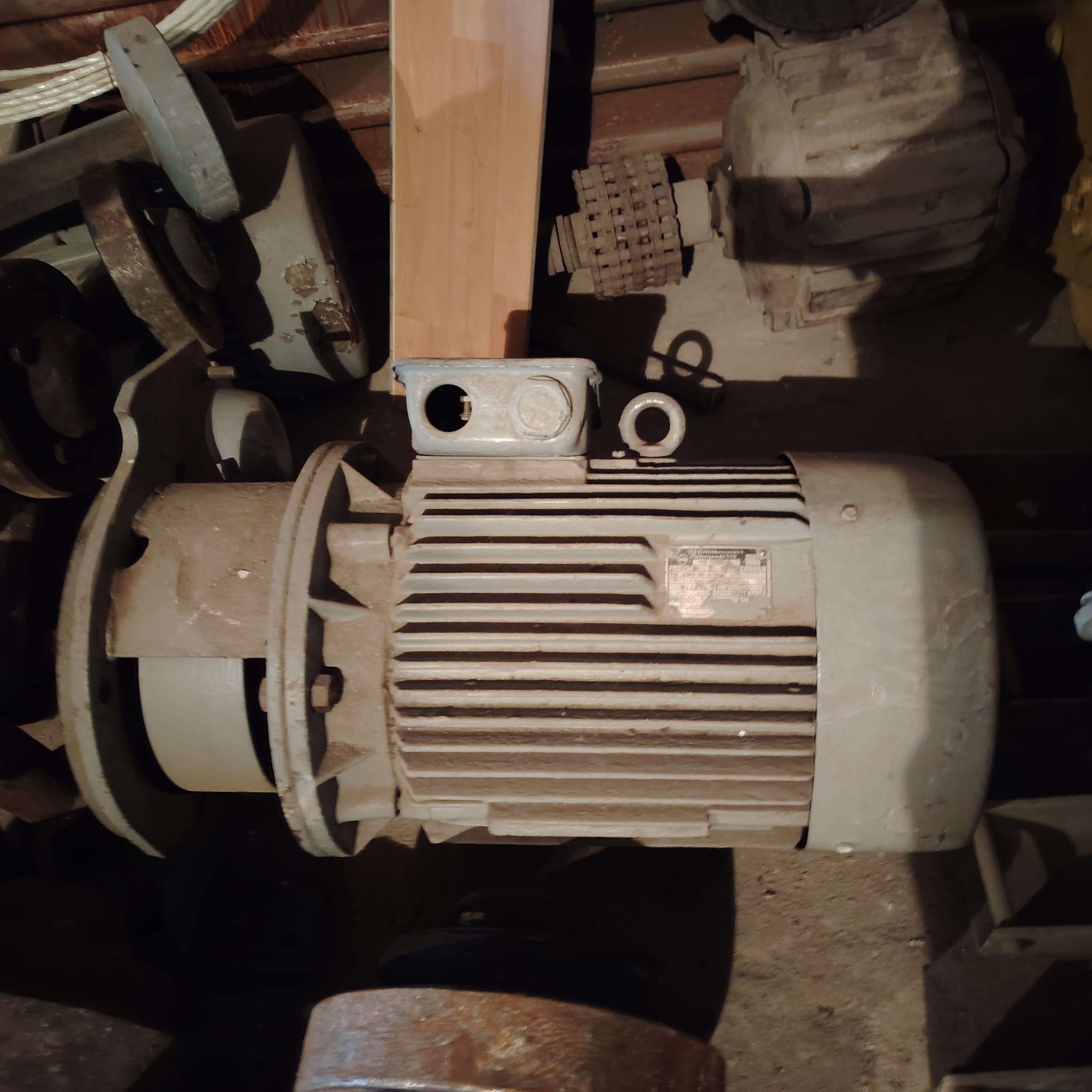 Реализуем запасные части на гусеничные краны МКГ, РДК,ДЭК — фото 7